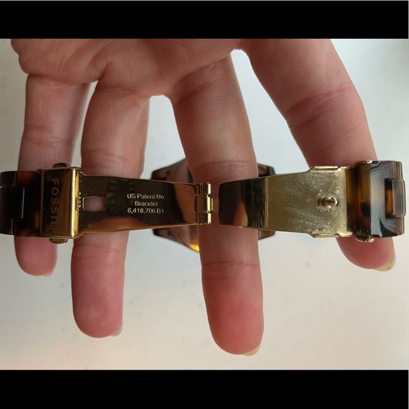 Women’s Tortoise Shell Fossil Watch - Picture 5 of 5